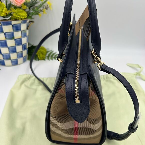 Women’s Burberry Banwell classic check handbag with detachable shoulder strap - Picture 6 of 15